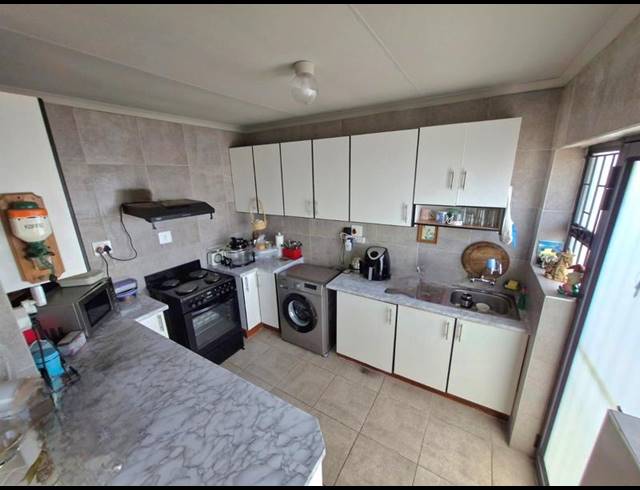 3 BEDROOM HOUSE FOR SALE IN GEORGE SOUTH